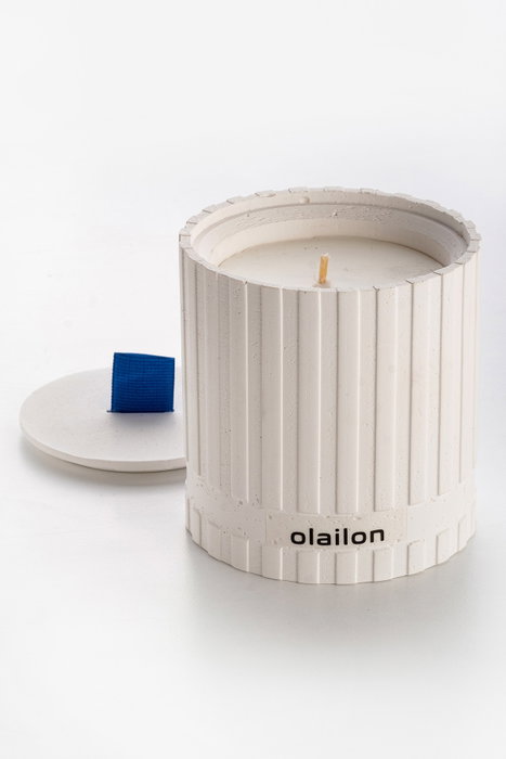 Aberto Design Vela de Ámbar con Lazo de Hormigón Blanco, Parafina/Soja, Hormigón/Cinta, Ø8x8.5 cm